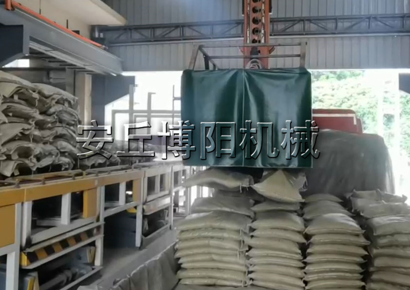 塑料顆粒全自動(dòng)裝車機(jī)的特點(diǎn)及其優(yōu)勢(shì)是什么？
